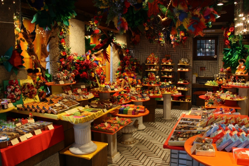 vente-ST MARTIN DE PALLIERES-min_candy_store_chocolate_shop_chocolate_switzerland-393515